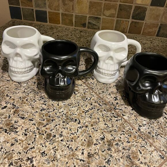 Hyde and EEK Stoneware Skull Mugs Set of 4 with 3 Shot Glasses - Picture 11 of 16
